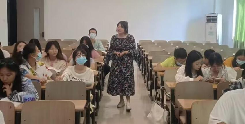 “我在课堂上学表演”
