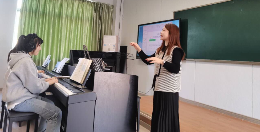 钢琴声声入耳，以声传人、以声育人
