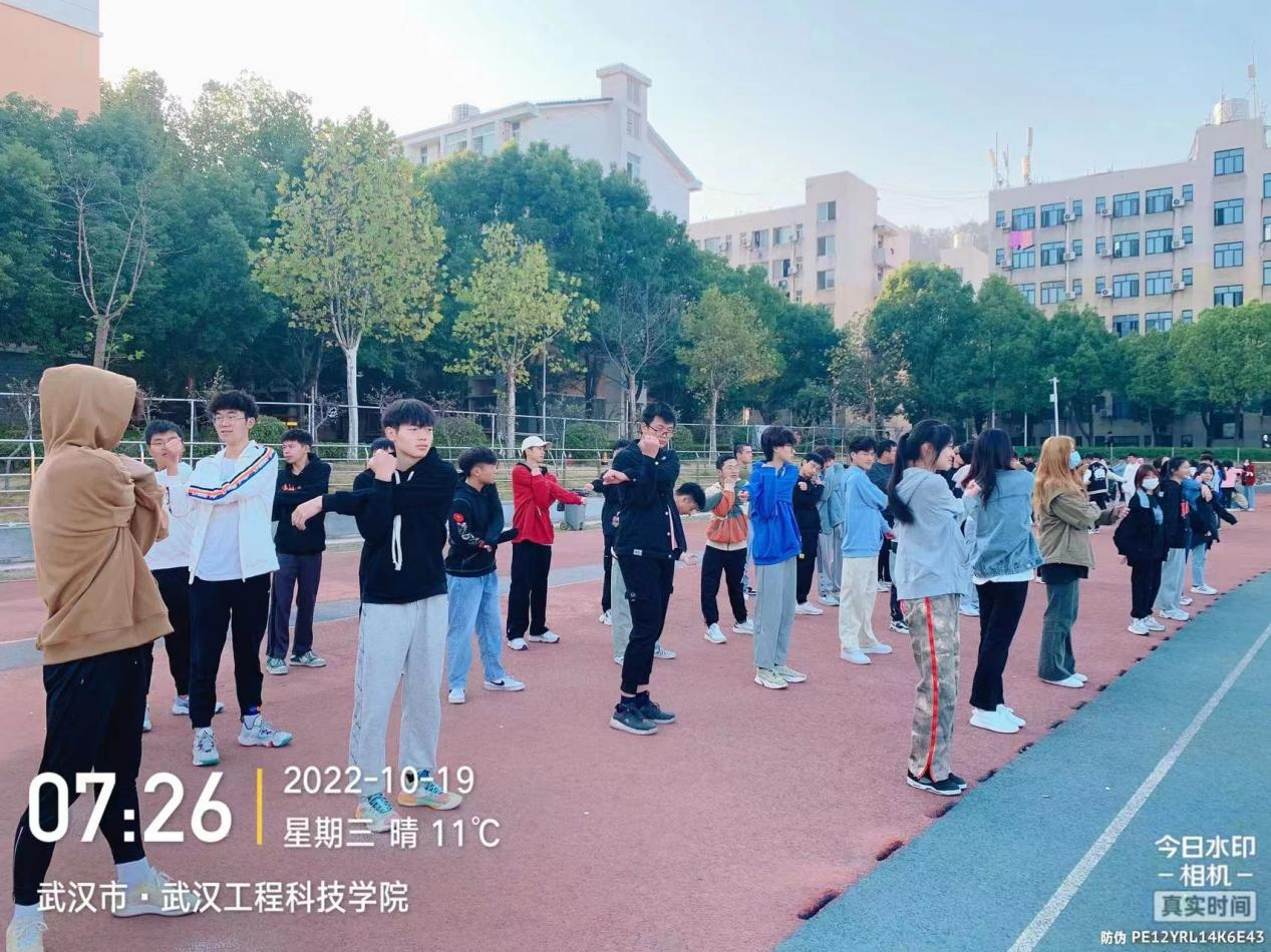 秀青春风采—信息工程学院千人学子早操