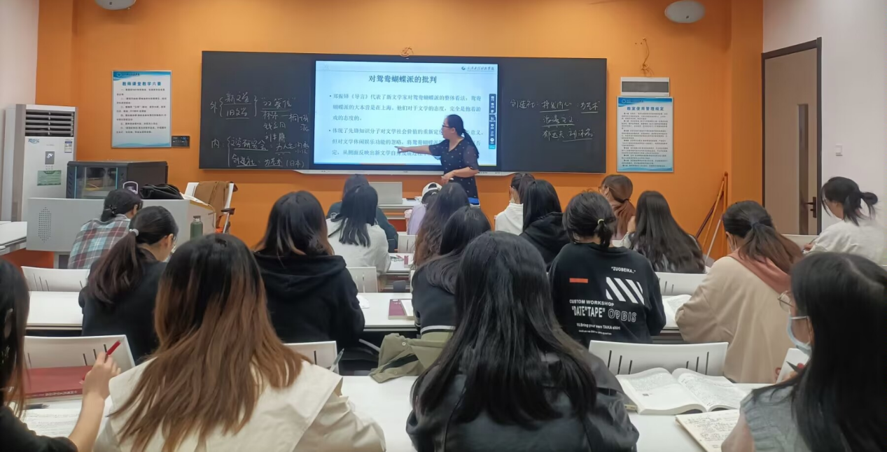 以三尺讲台，揽见星辰大海