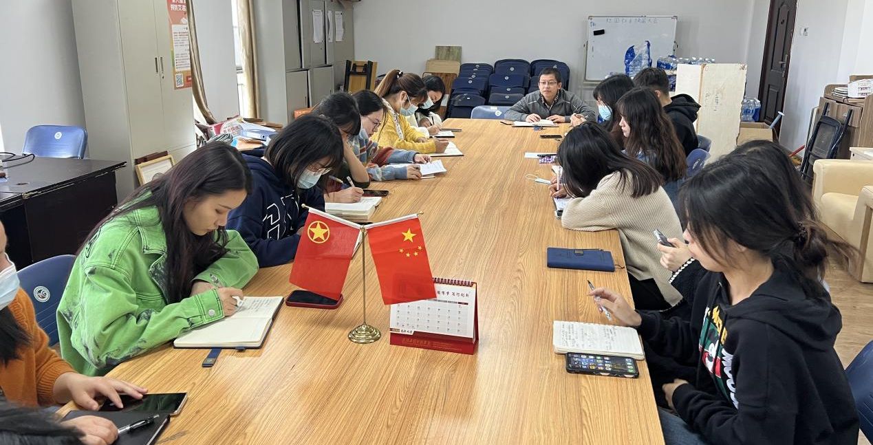 人文学院全体辅导员开展十月工作汇报