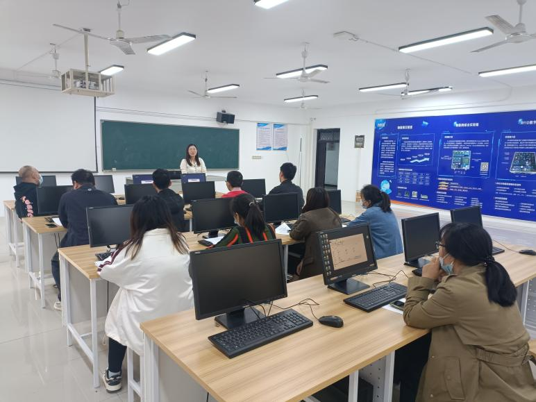 信息工程学院实验中心召开“重视消防安全，强化岗位职责”主题会议