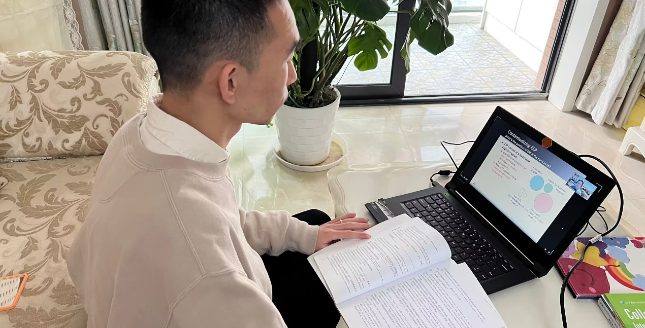 公共外语教学部开展在线教学研讨会学习