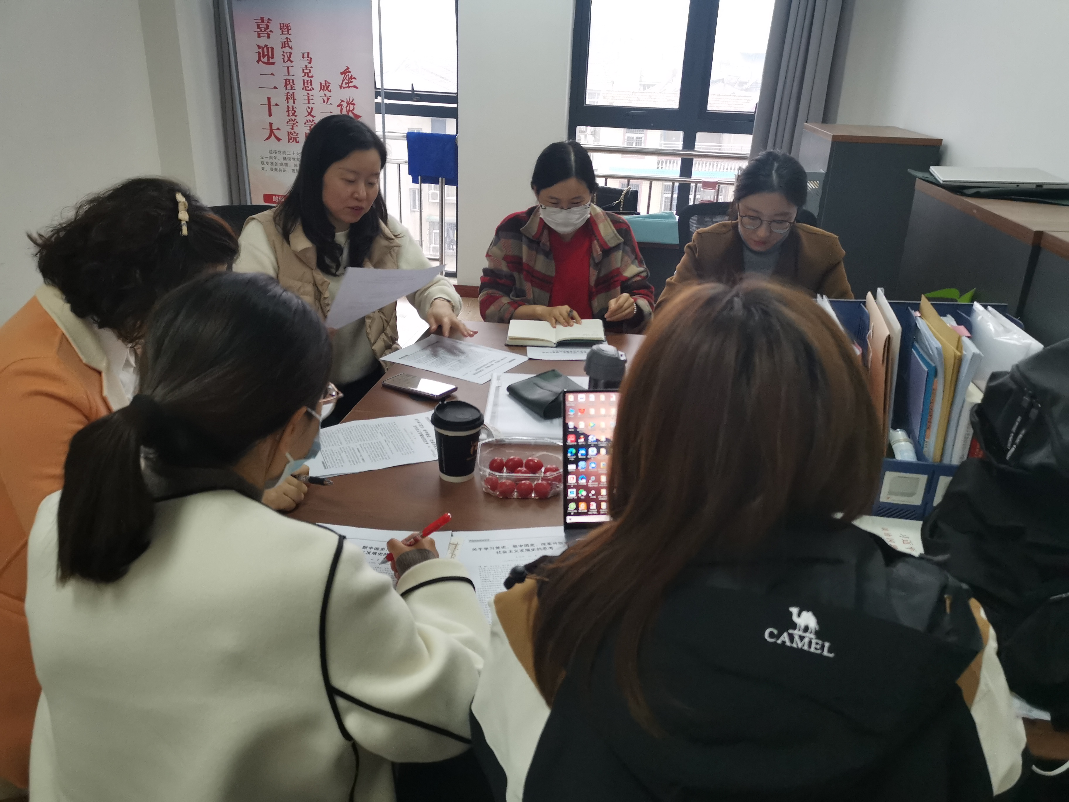 以文献研究为载体提升教师专业素养  ——中国近现代史纲要教研室启动系列教研活动