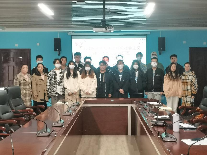 教学相长 师生共进  ——“概论”课教研室召开课程师生座谈会