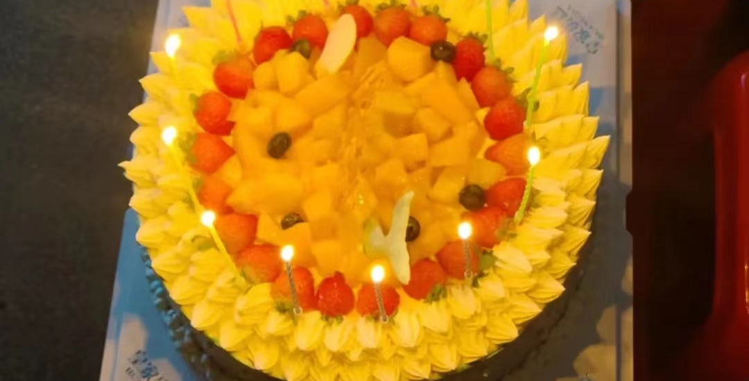 温馨生日会 浓浓班级情 |人文学院辅导员组织开展班级生日会