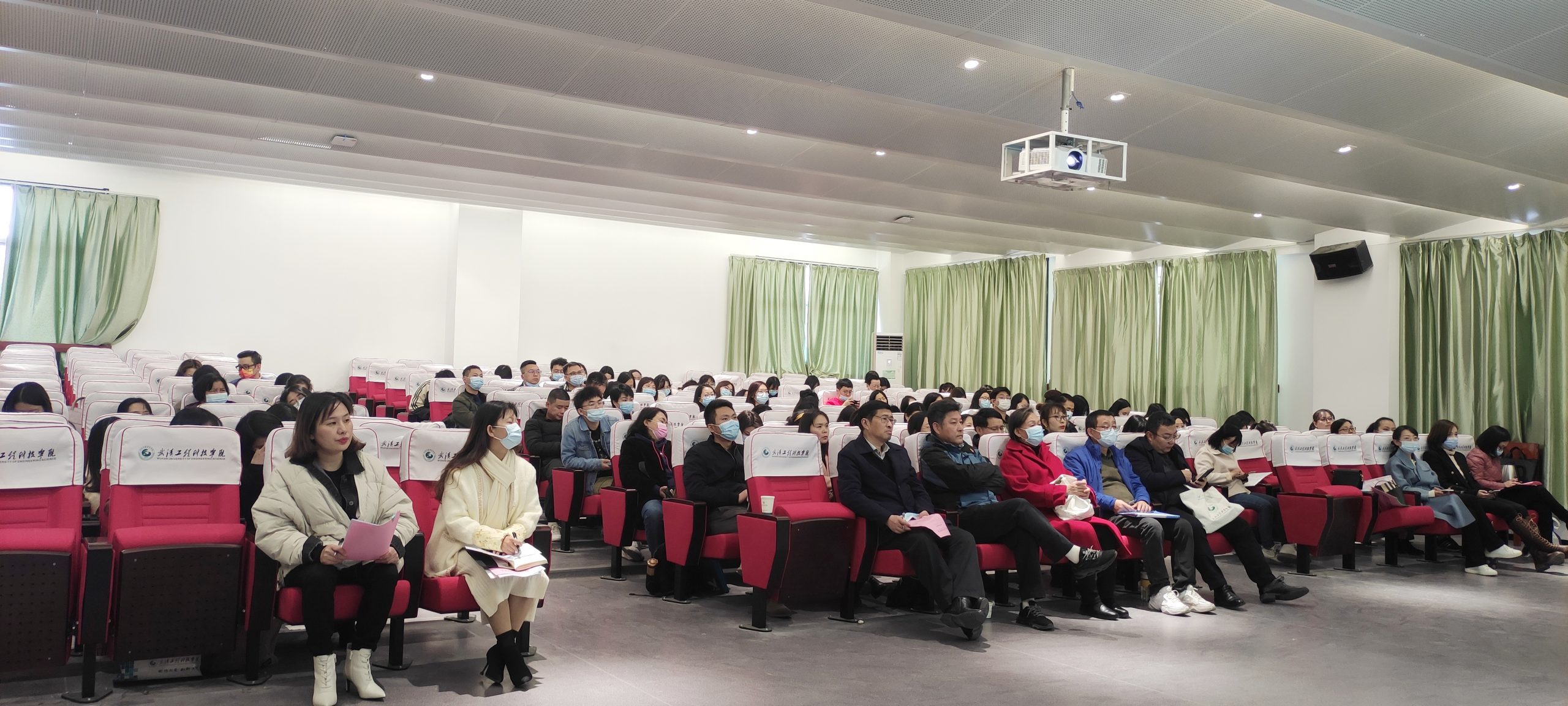 聚焦立德树人，推进“课程思政”建设 ——我校召开“课程思政”建设交流研讨会