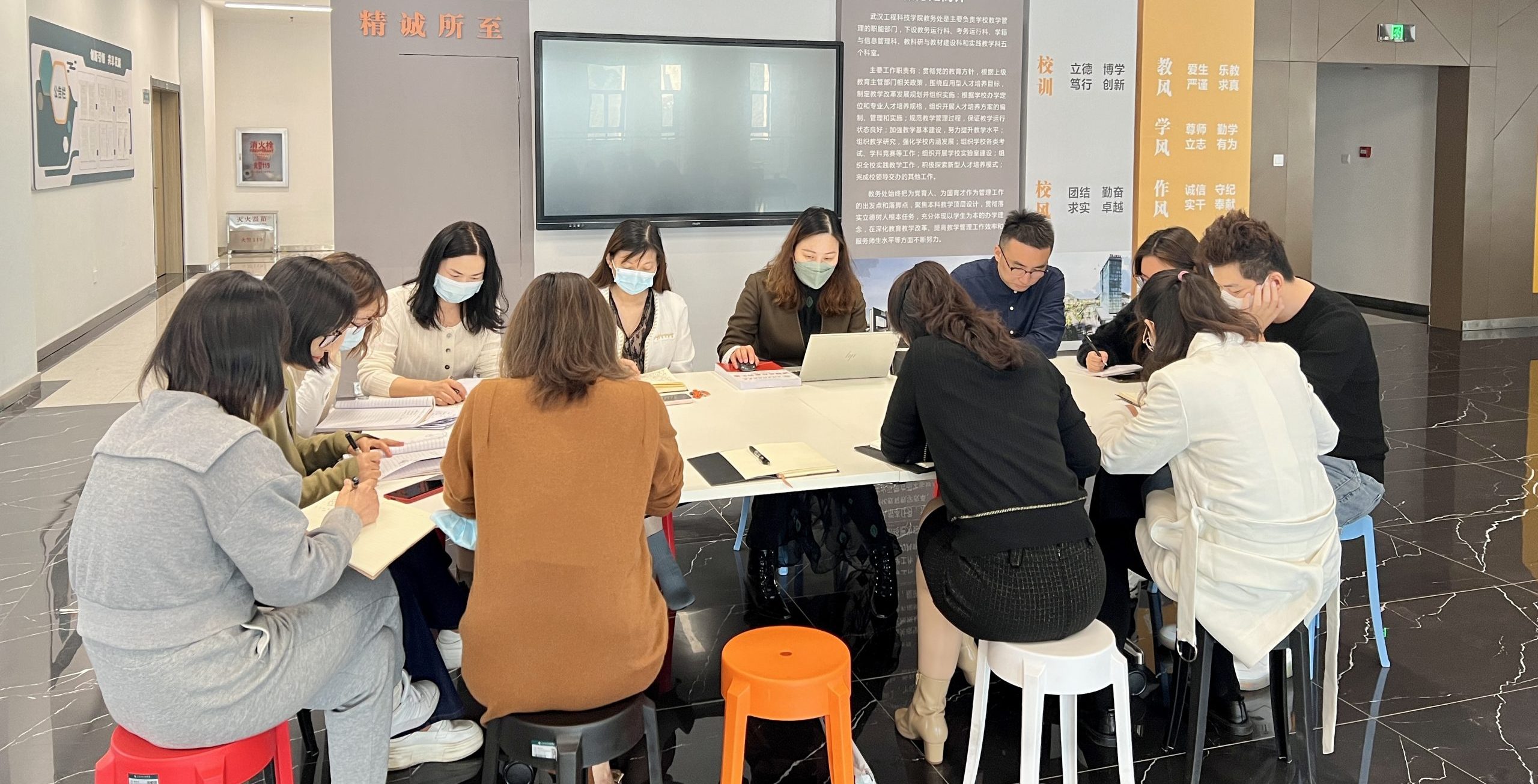 教务处召开学习贯彻党的二十大会议精神专题研讨会