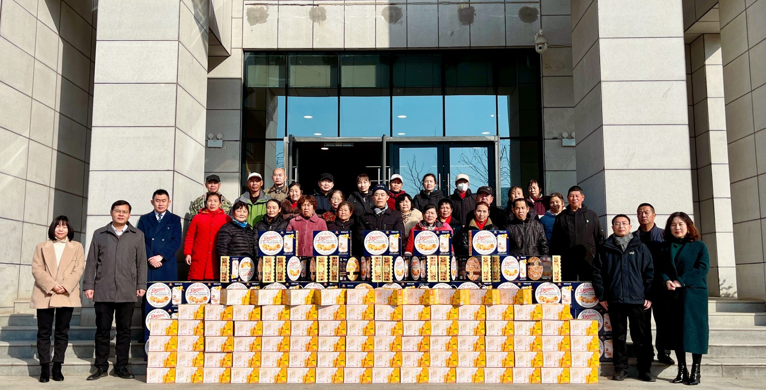 校领导慰问春节期间坚守岗位值班人员