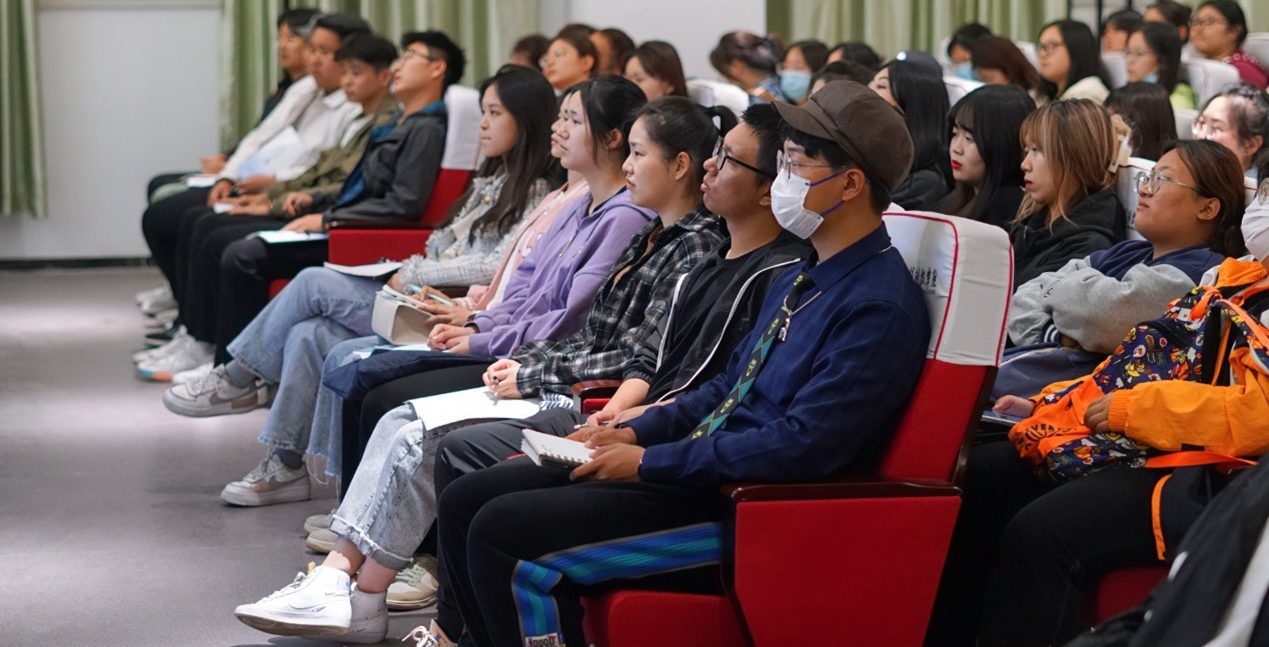走上讲台，深入课堂——武汉工程科技学院全体校领导为学生上思政课