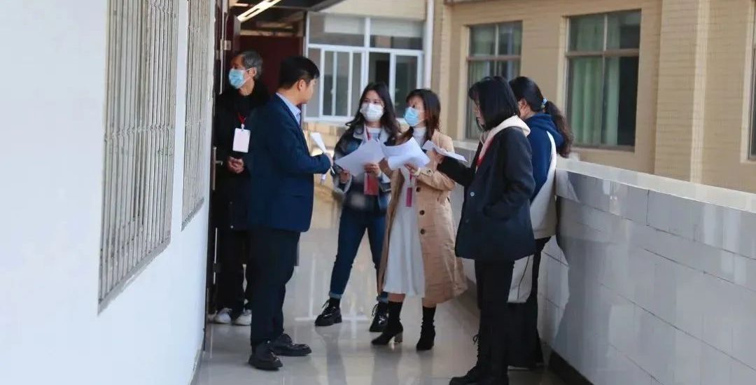 校领导带队走进课堂，检查新学期线下教学“第一课”