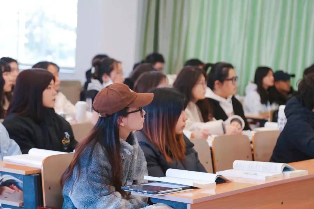 校领导带队走进课堂，检查新学期线下教学“第一课”