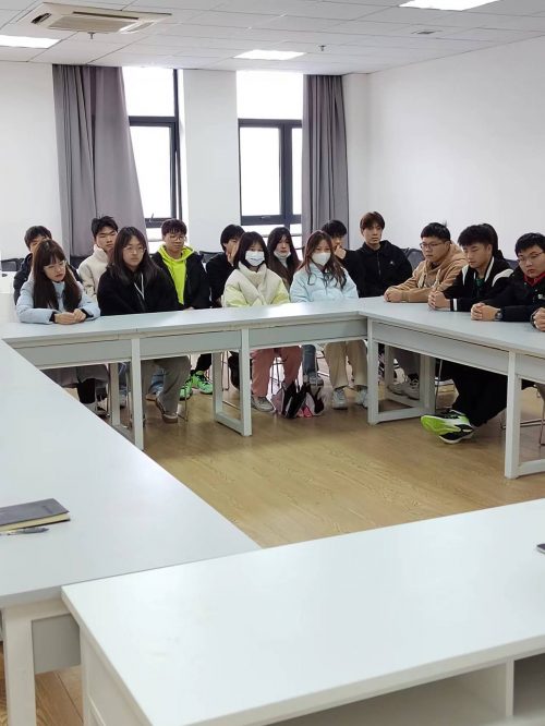 经济与管理学院召开学生座谈会