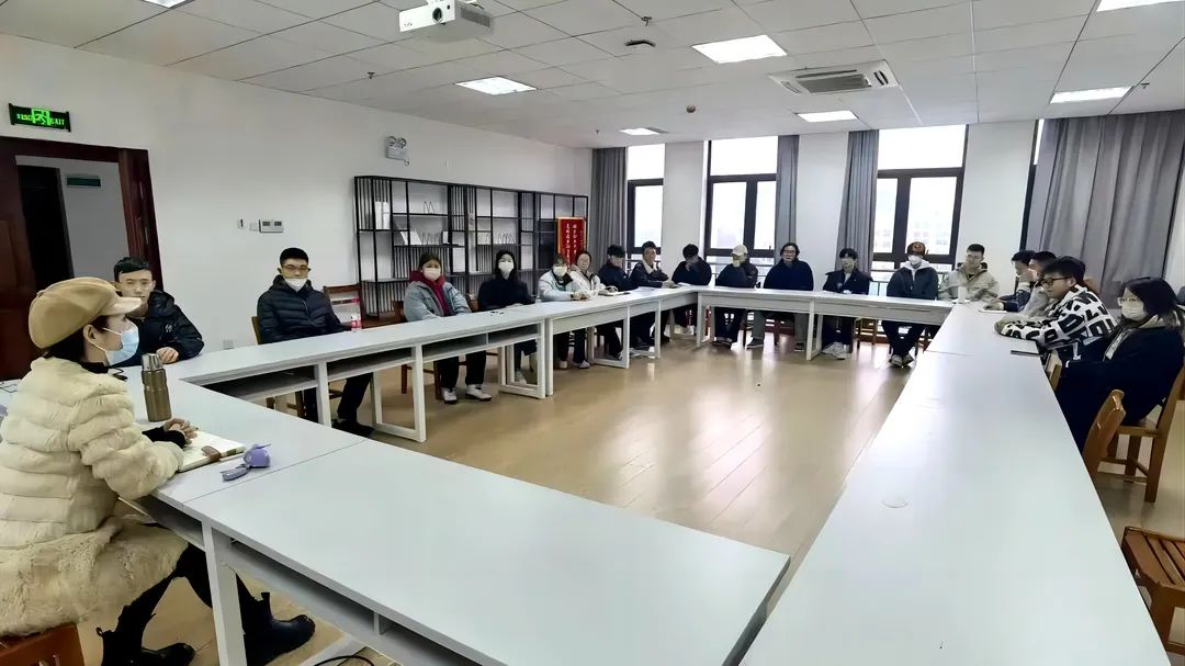 艺术与传媒学院举行“共话成长—沟通面对面”学生主题座谈会