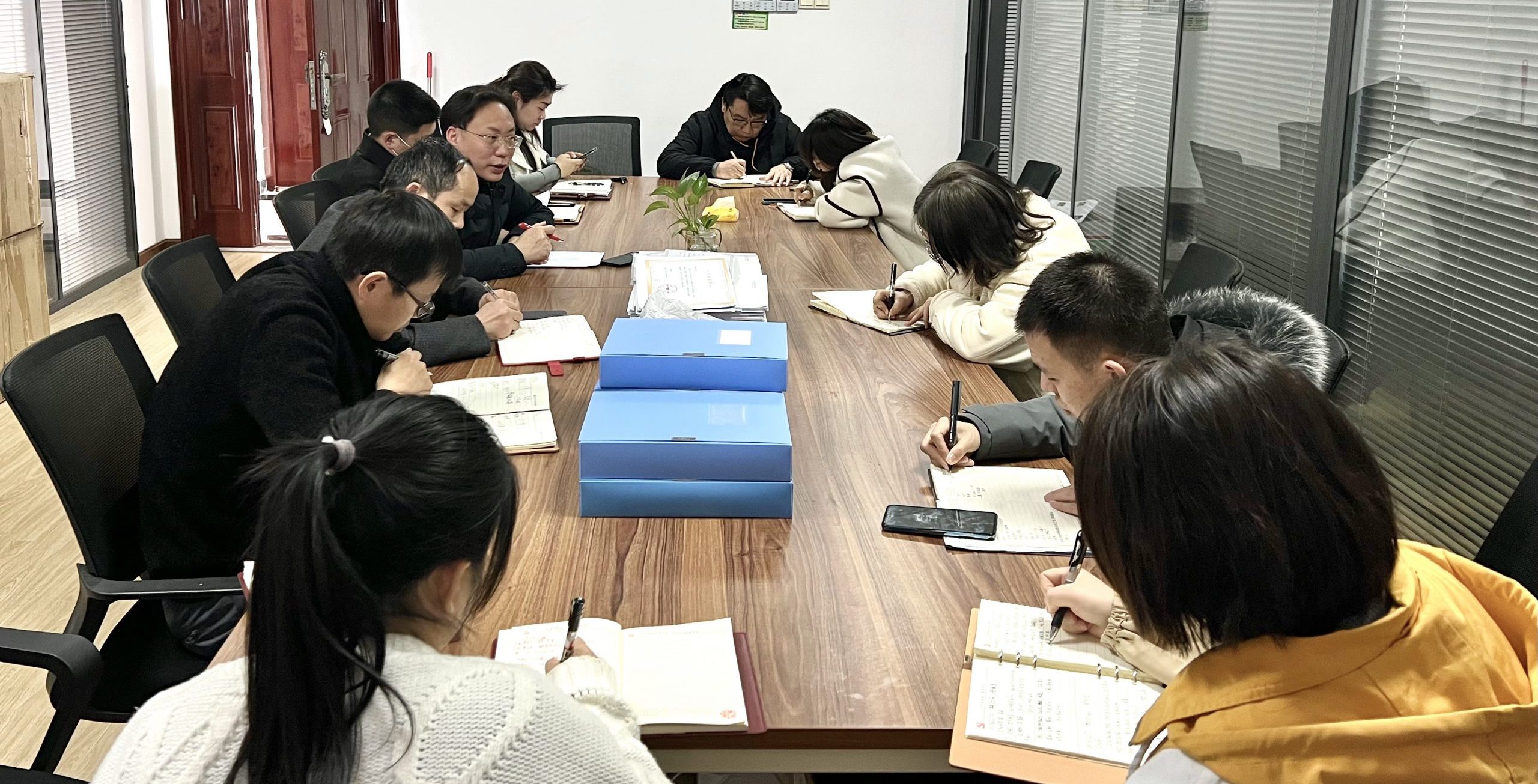 党政办公室召开部门例会