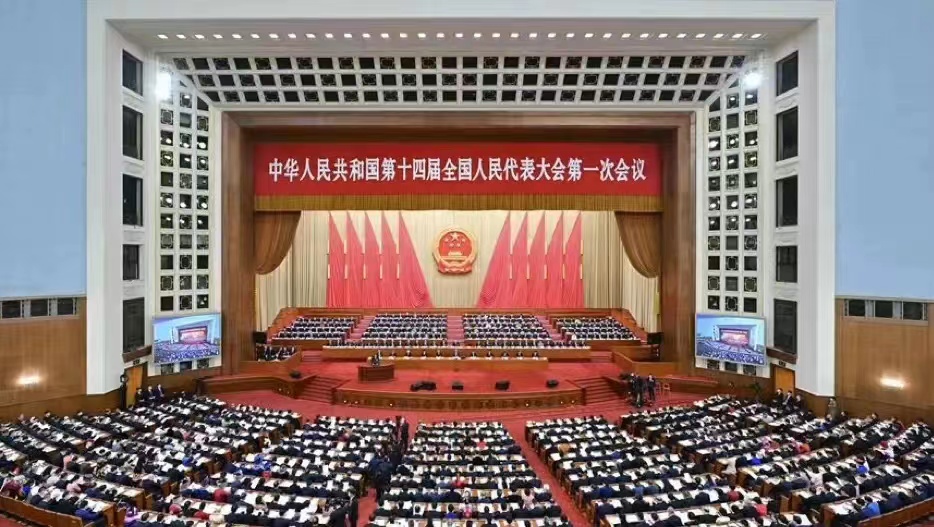 师生共看“两会”，凝聚时代力量