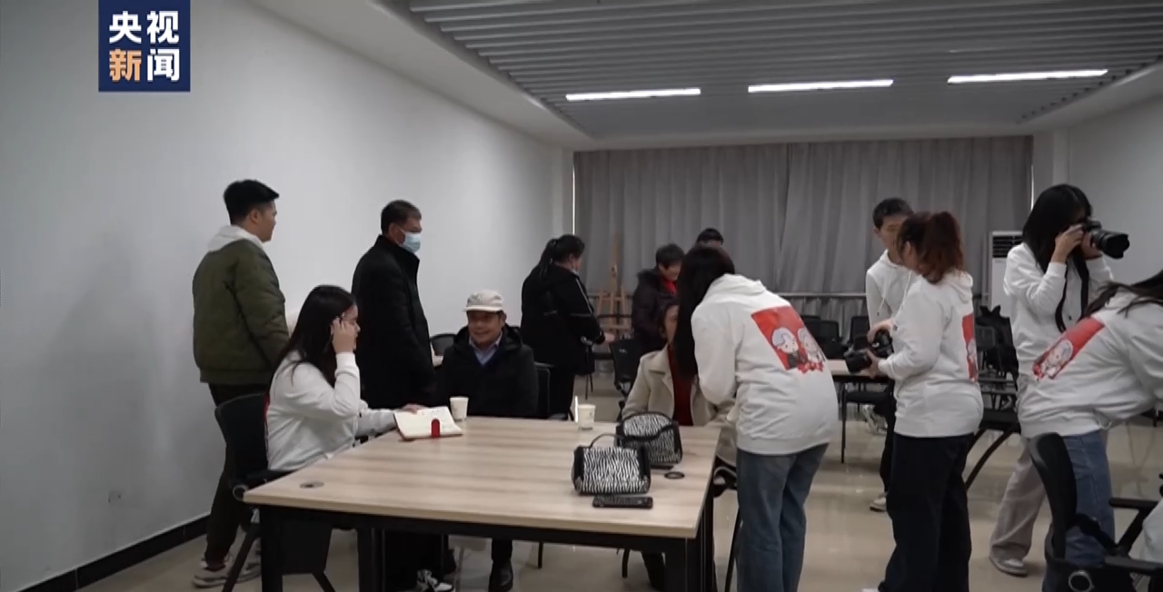 【央视新闻】志愿圆梦 用光影留住最美”夕阳”