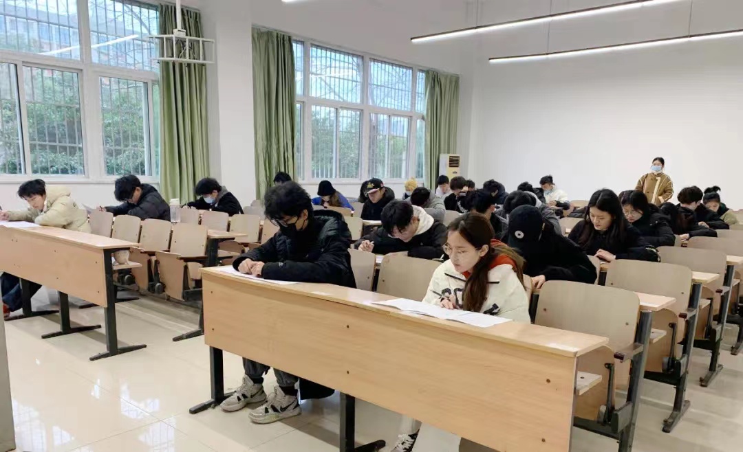 加强巡考力度，严肃考风考纪——我校开展期末考试巡考工作