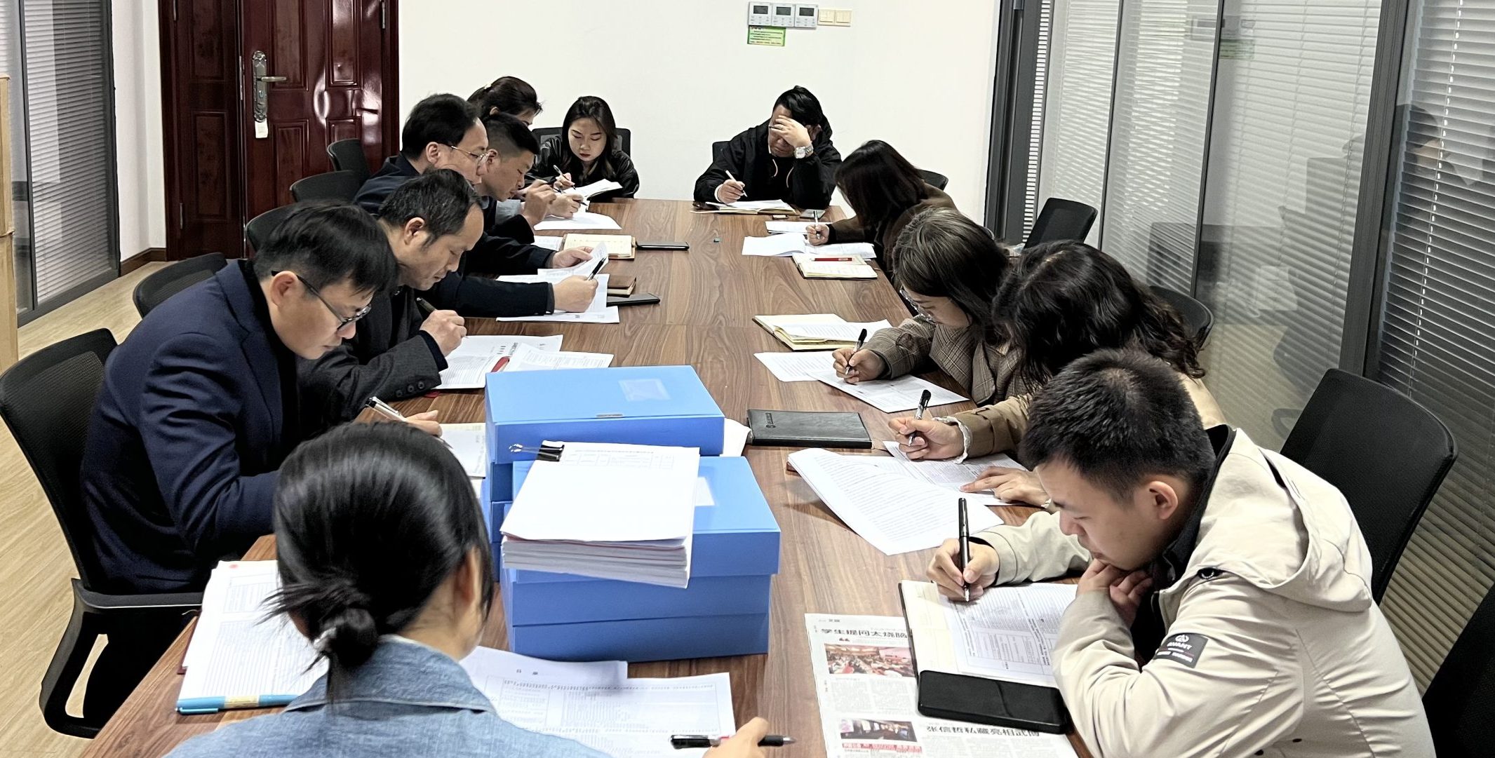 党政办公室召开部门例会