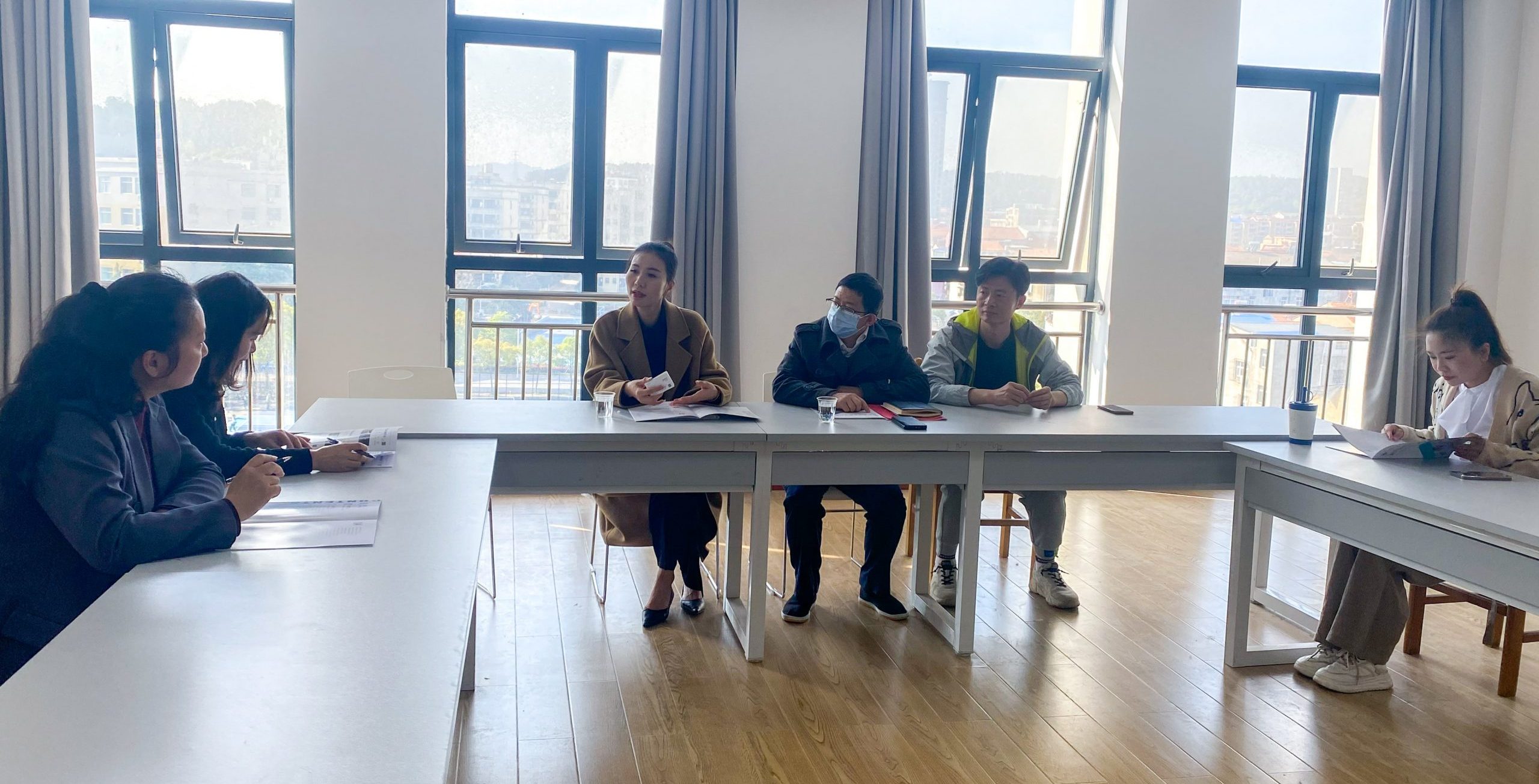 人文学院英语系“校企生”深度融合研讨会顺利召开