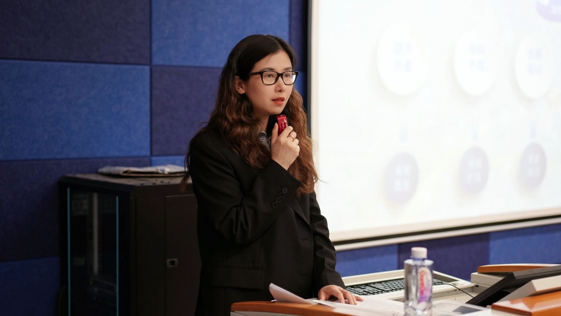 聚天下英才 筑强国之基—–学校党委副书记、副校长廖璐莎为青年学子讲授形势与政策课