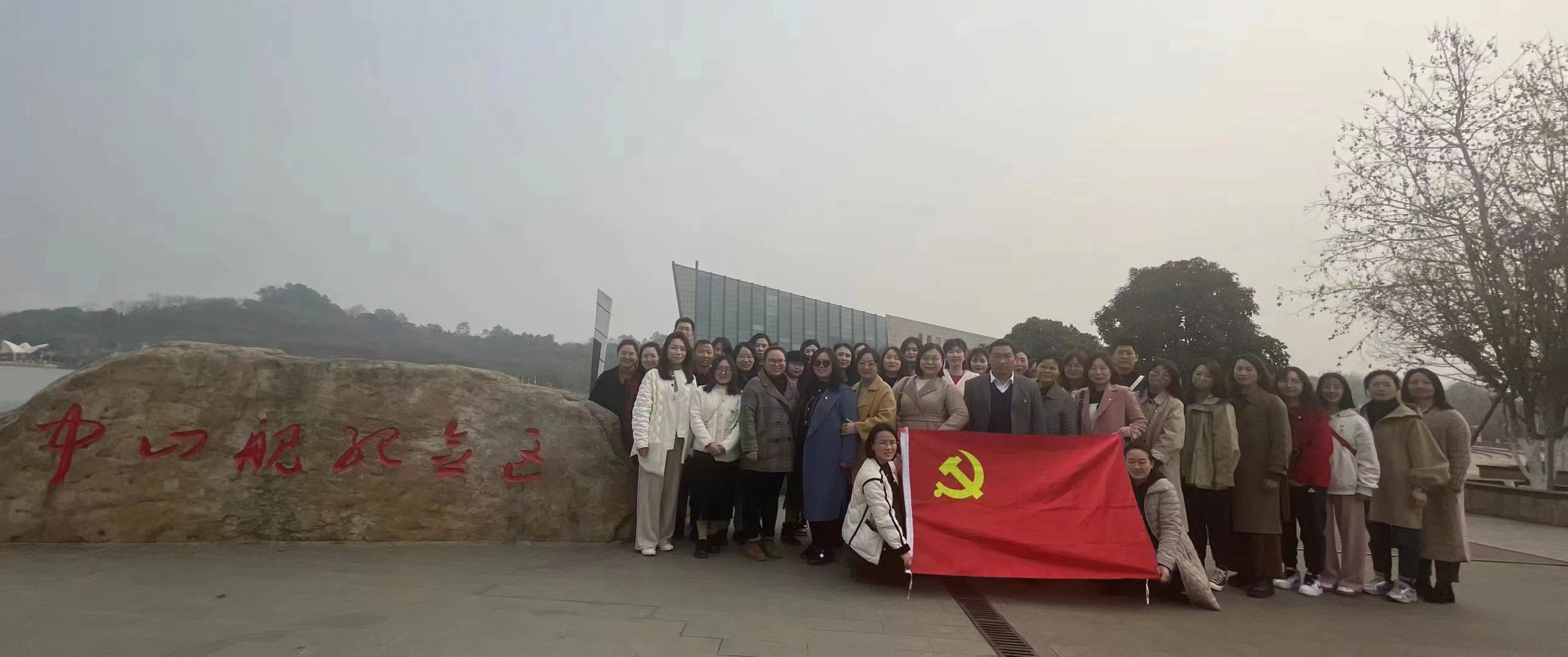 重温红色记忆 传承革命精神  我校马克思主义学院教工直属支部党员赴中山舰博物馆参观学习