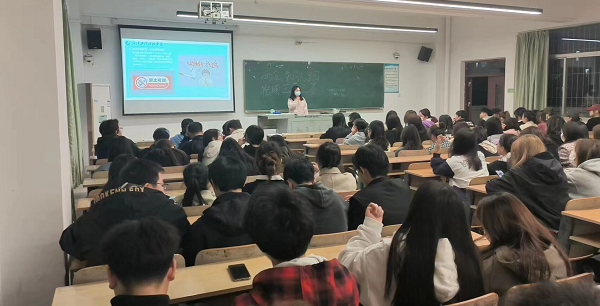 紧跟时代步伐，争做合格青年——经济与管理学院开展晚点名