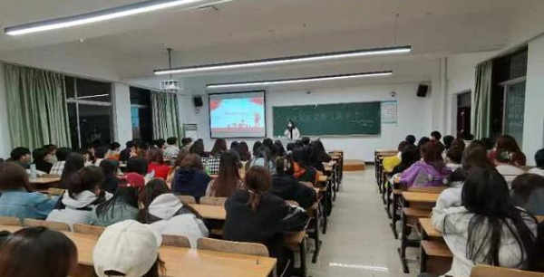 经济与管理学院开展学风建设晚点名——加强学风建设，共建美丽校园