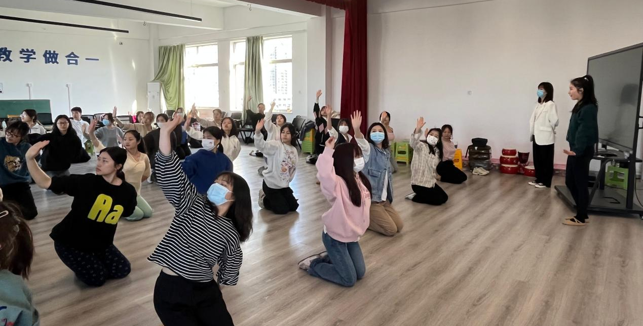 我校人文学院教育系开展“双导师课堂”校内实训教学