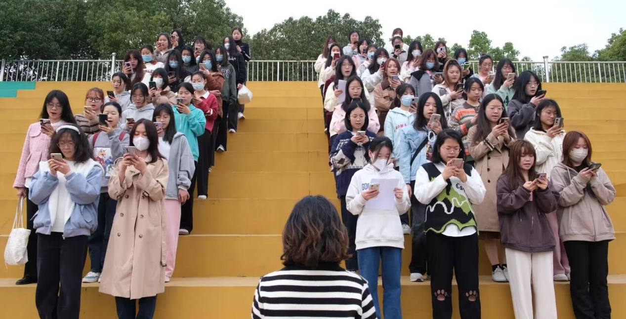 吾以诗歌之 致敬伟大的“她”