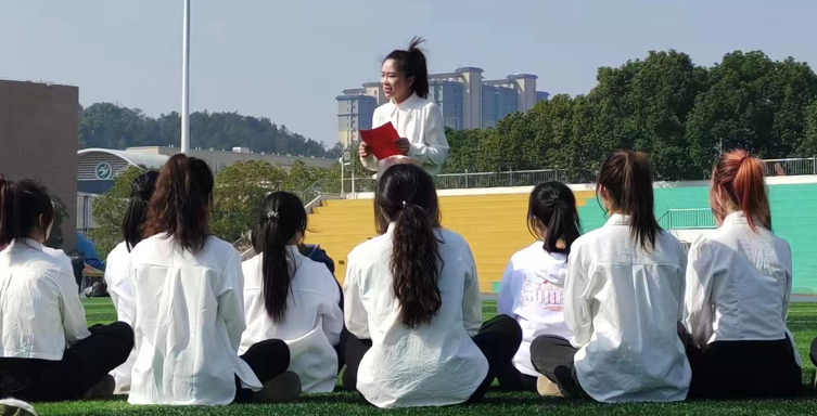 学习雷锋榜样 传承雷锋精神 人文学院组织开展学习雷锋精神志愿活动