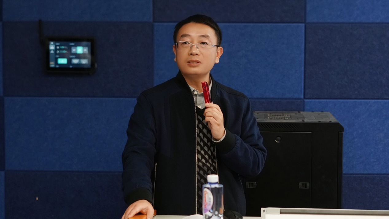 脆弱复苏的世界经济——学校党委副书记、校长助理唐军国为22级学生讲授形势与政策课