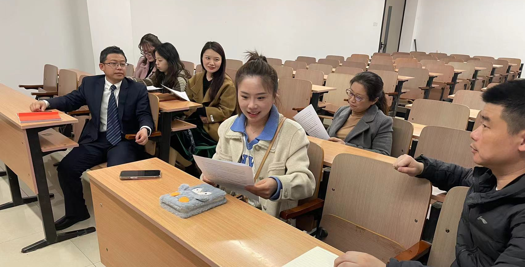 人文学院组织召开支部委员扩大会议