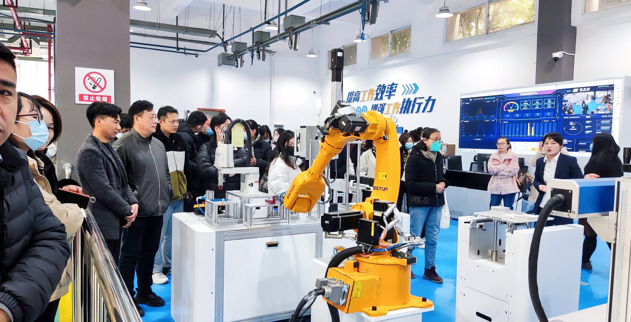 走进实验中心 提升教学能力 | 我校机械与工程学院开展新学期第一次工会活动