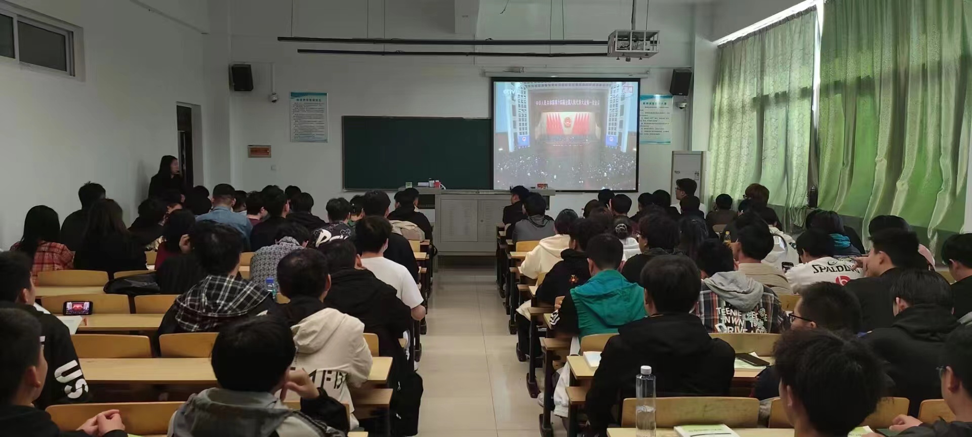 机械与工程学院组织学习十四届全国人大一次会议