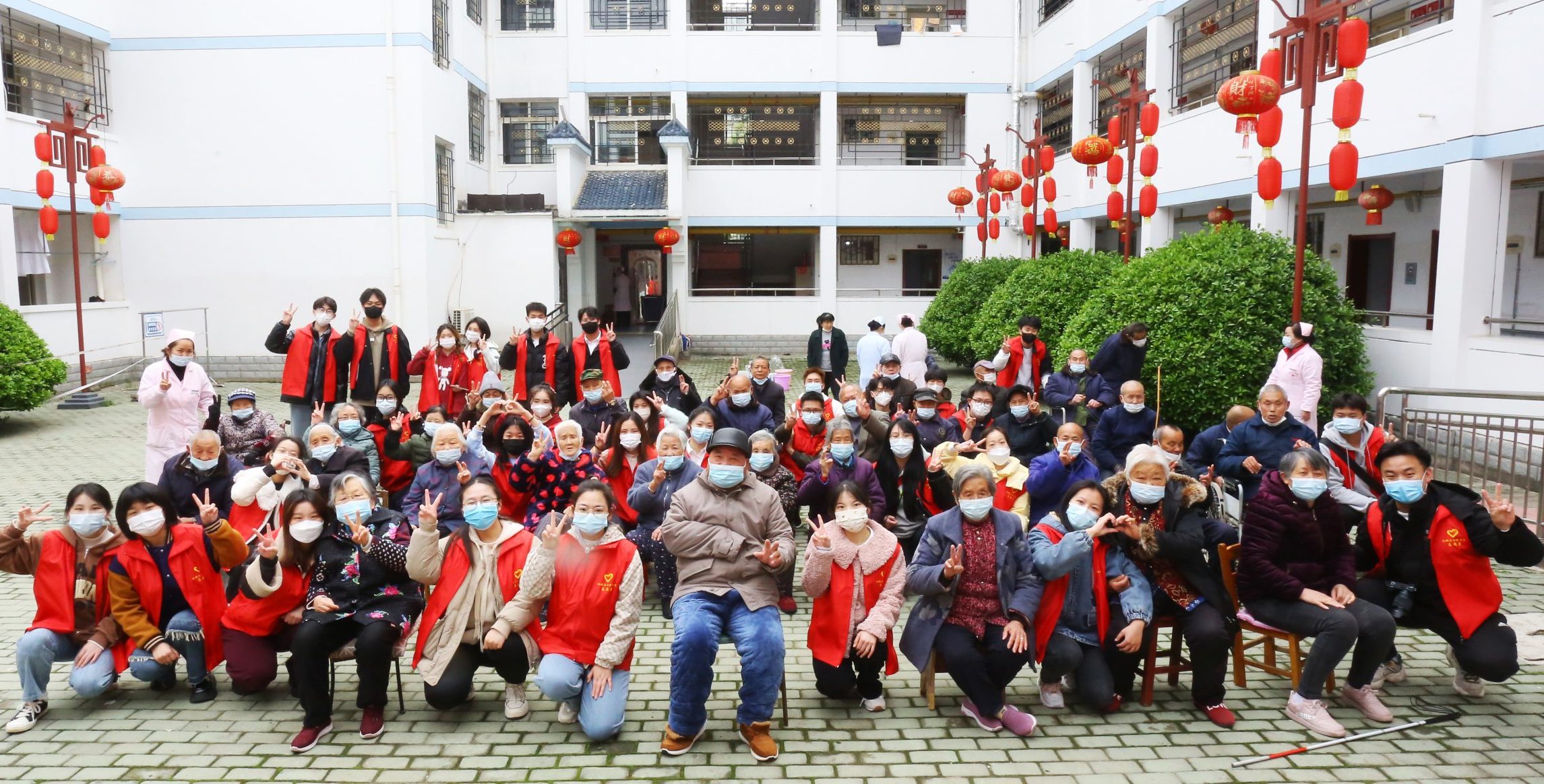 暖心！“向阳花——爱心公益”志愿服务走进江夏区中心福利院