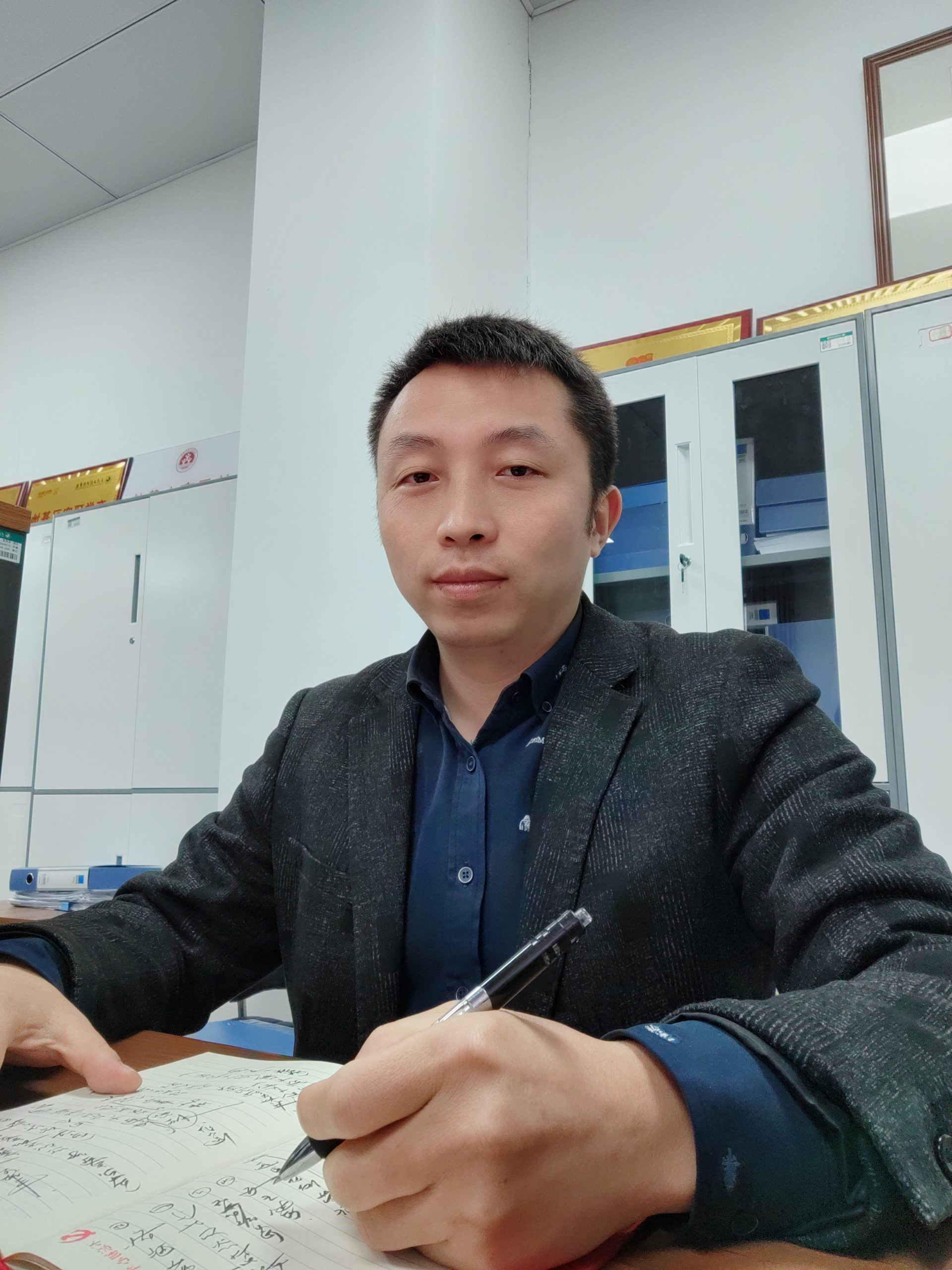 2022年度“最美学工人”——谢兰强