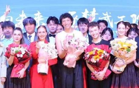 高雅艺术进校园！北美艺术家走进武汉工程科技学院