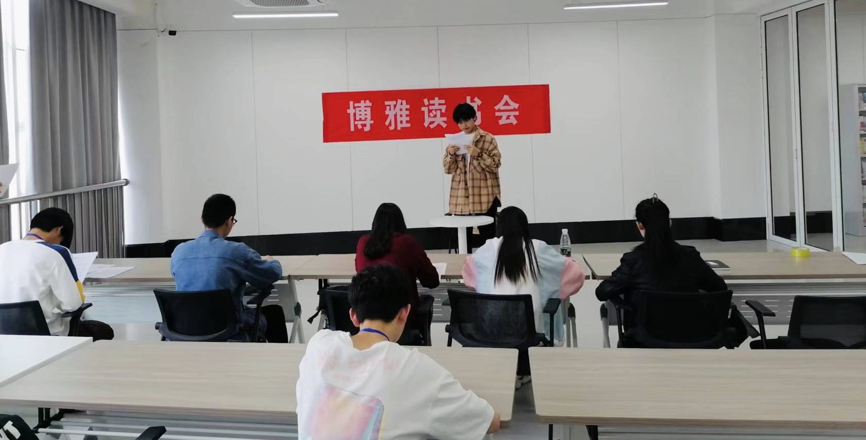 众生皆苦，但我们仍在努力生活——读《最后的耍猴人》