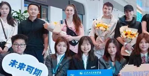 北美艺术团访校，错过了晚会现场，千万别错过这篇采访！
