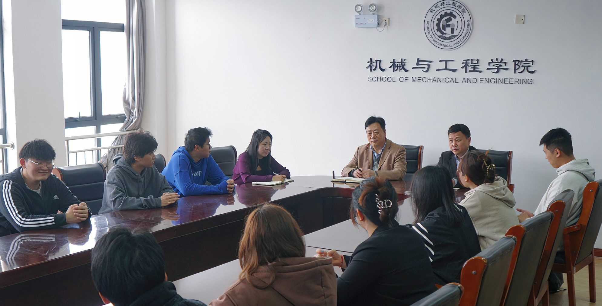 我校机械与工程学院院长书记接待日顺利举行