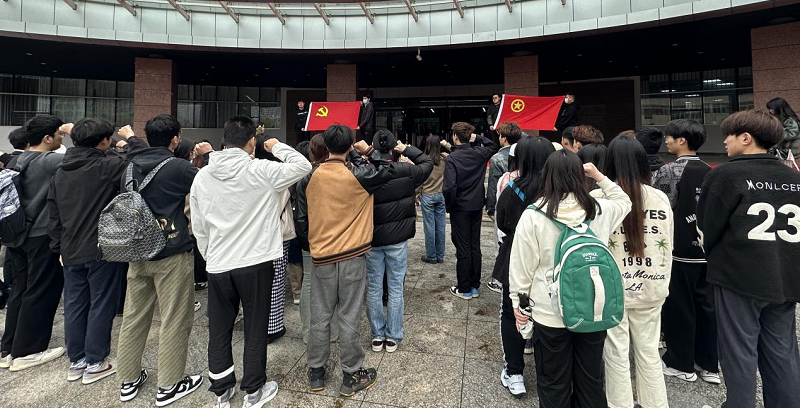 传承红色精神，勇担时代使命——经济与管理学院师生共同参观“两弹一星”纪念展