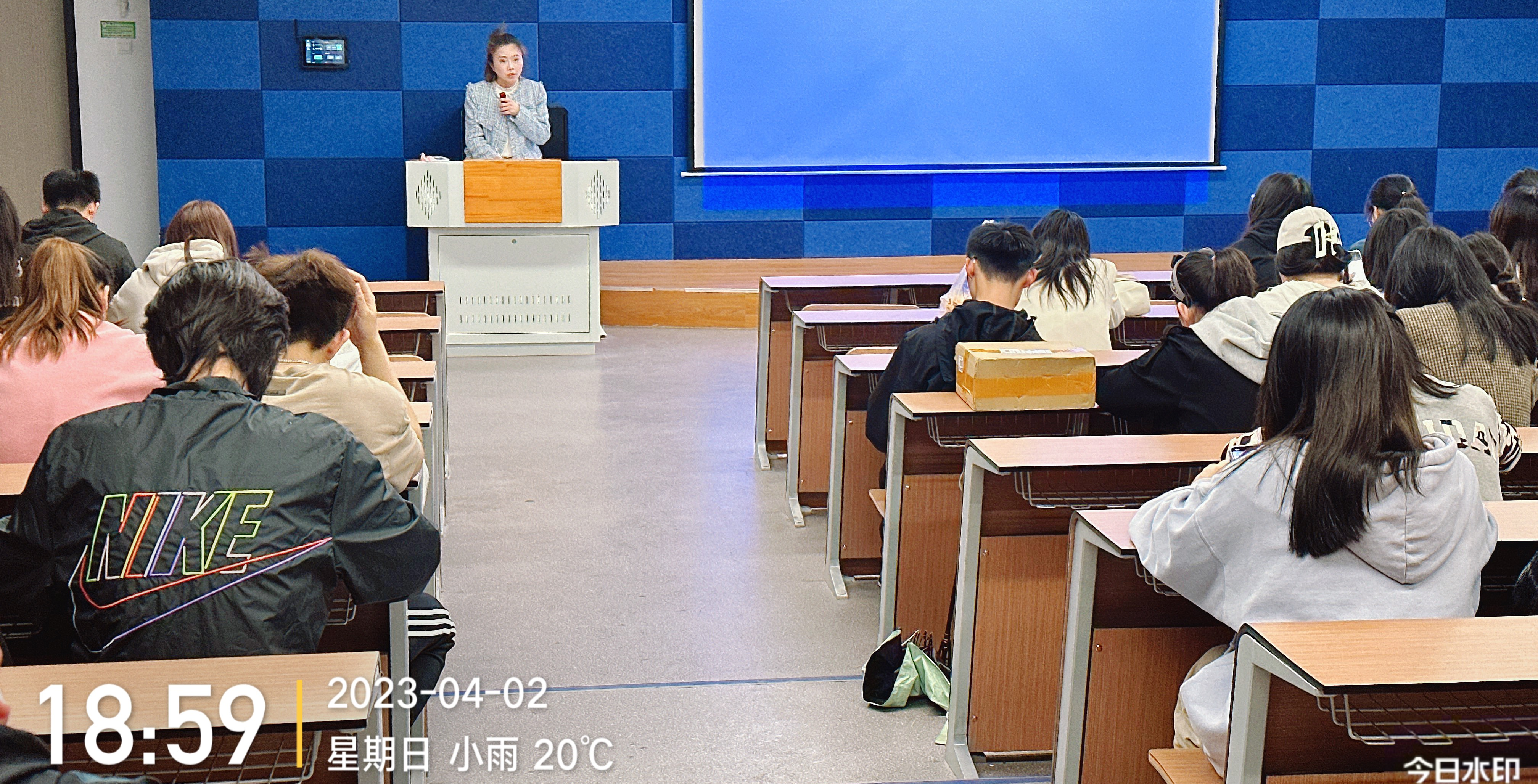 文明在心 礼仪在行 人文学院组织开展班会晚点名活动