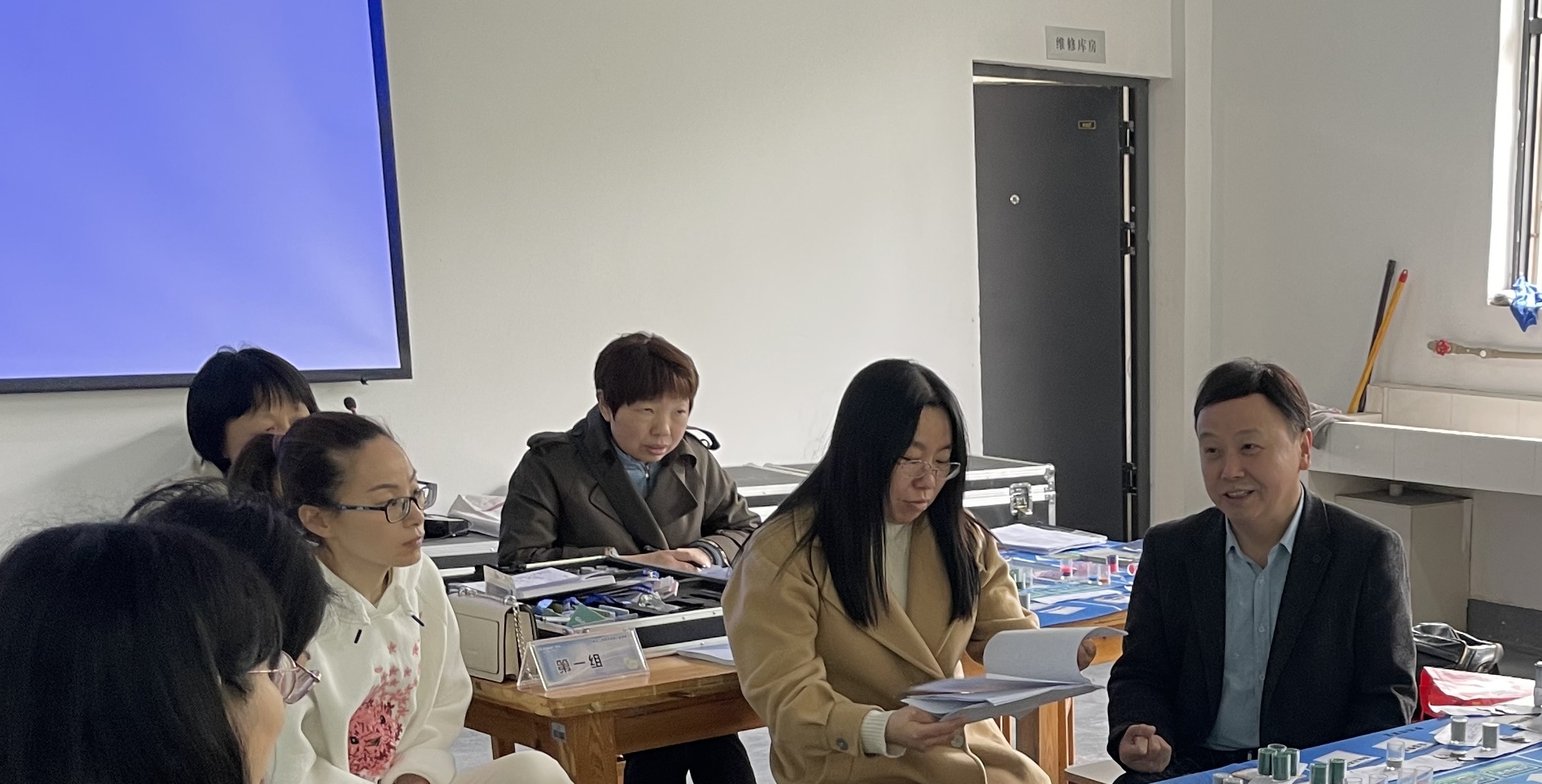 院长参与工造教研  引导青年教师快速成长