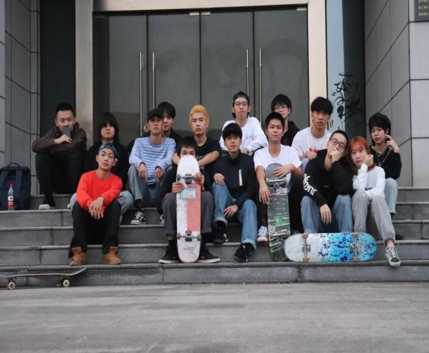 Fakie Stents 滑板协会