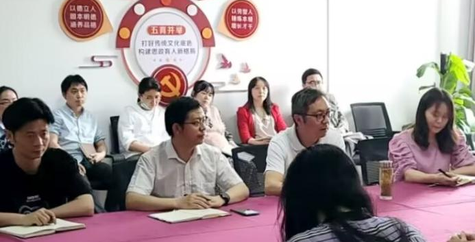 武汉工程科技学院人文学院召开了教师队伍建设座谈会