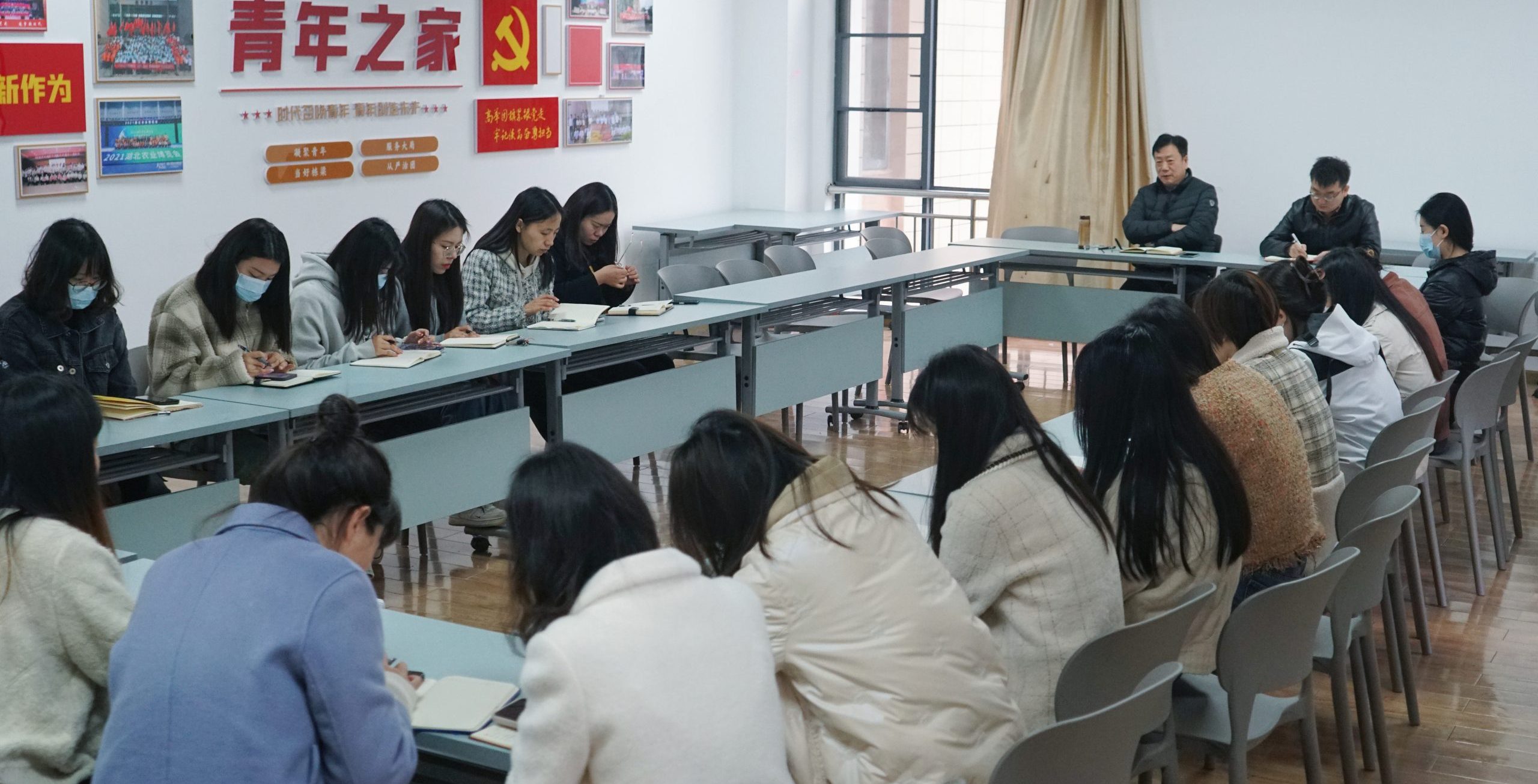 机械与工程学院辅导员日常工作例会