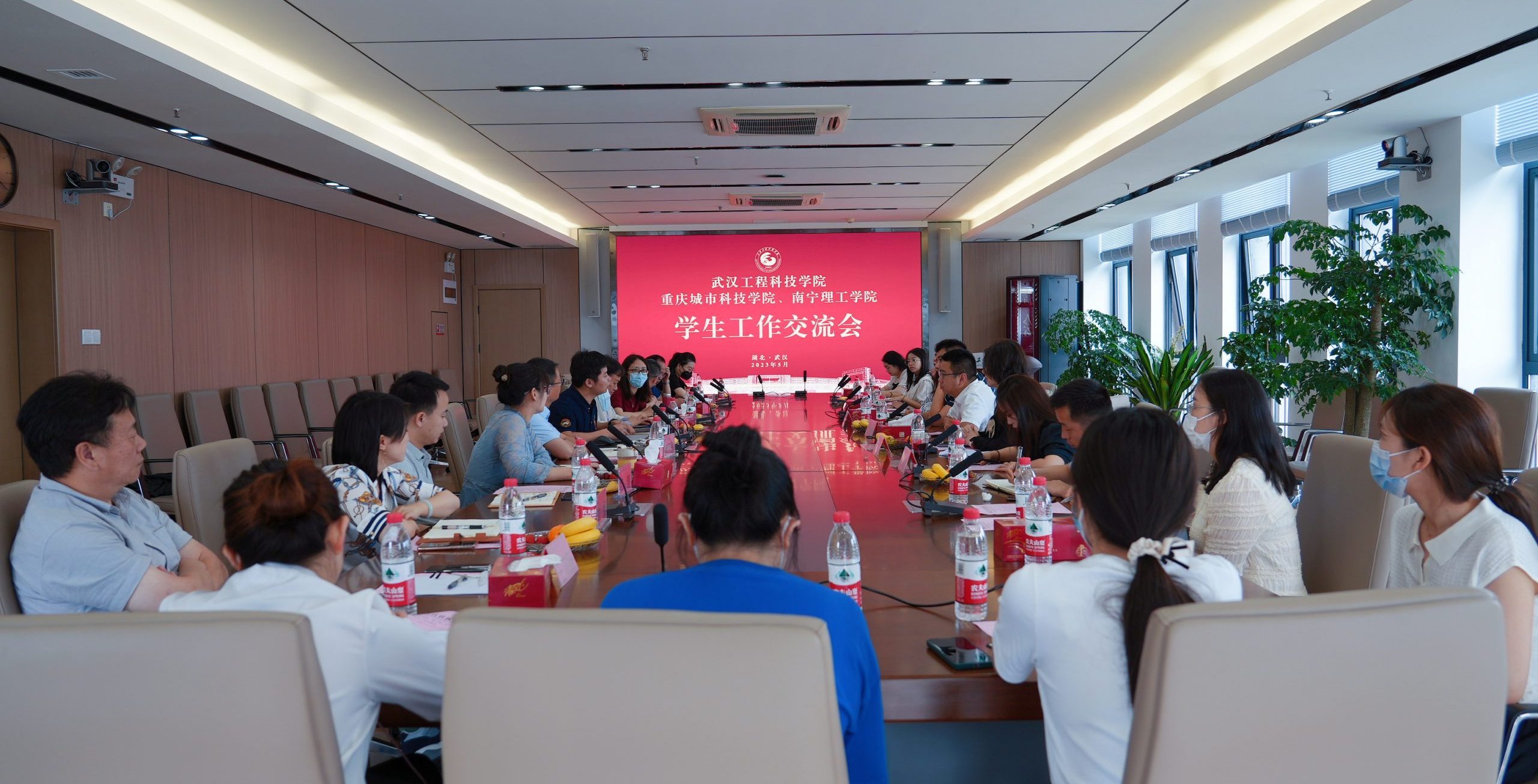 重庆城市科技学院、南宁理工学院来我校开展调研交流活动