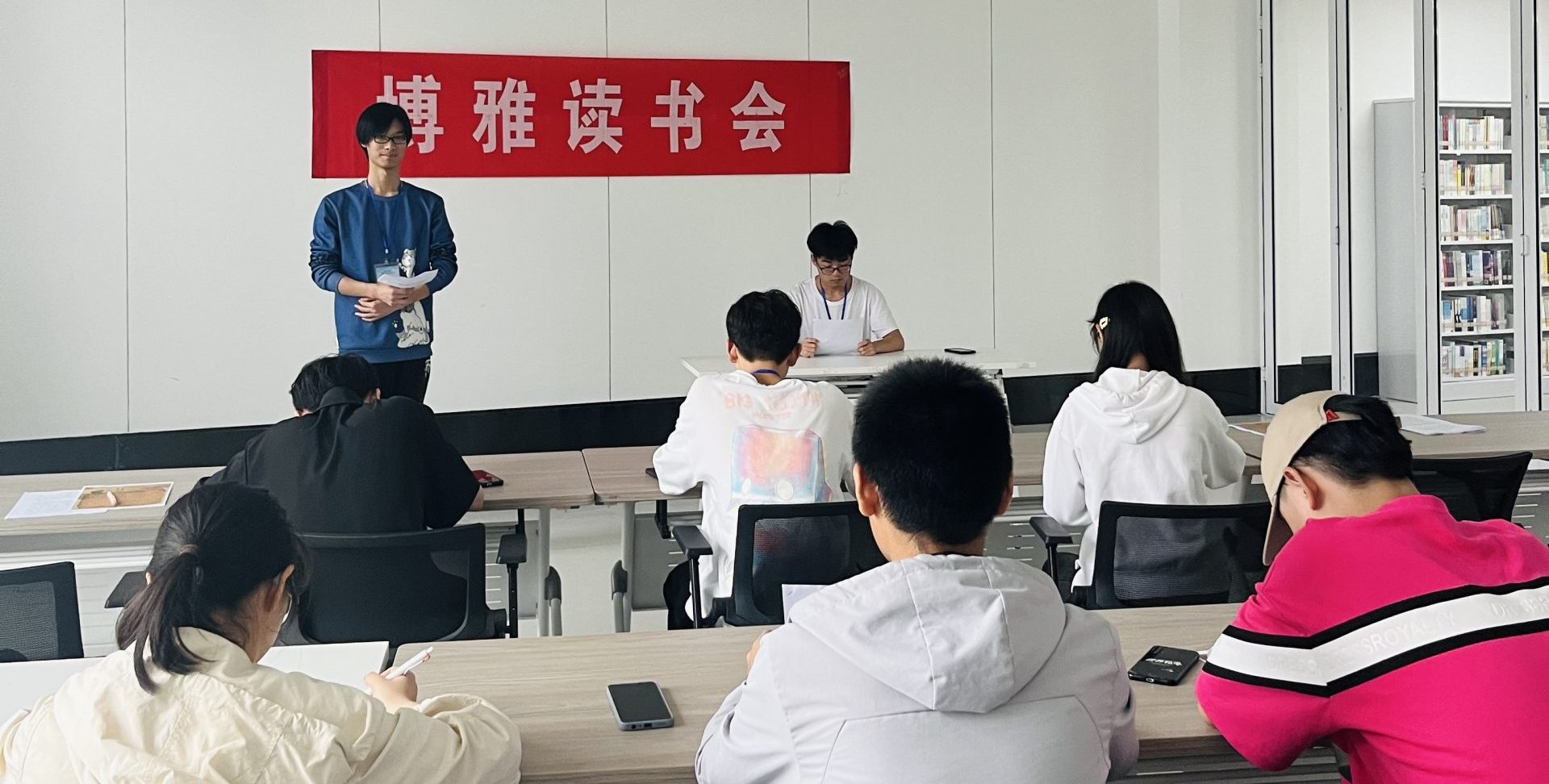 平凡小人物苦难中的自洽——记博雅读书会第八期读《许三观卖血记》