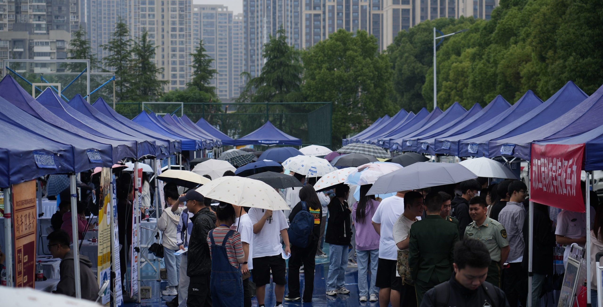 武汉工程科技学院举行2023届毕业生春季校园招聘会